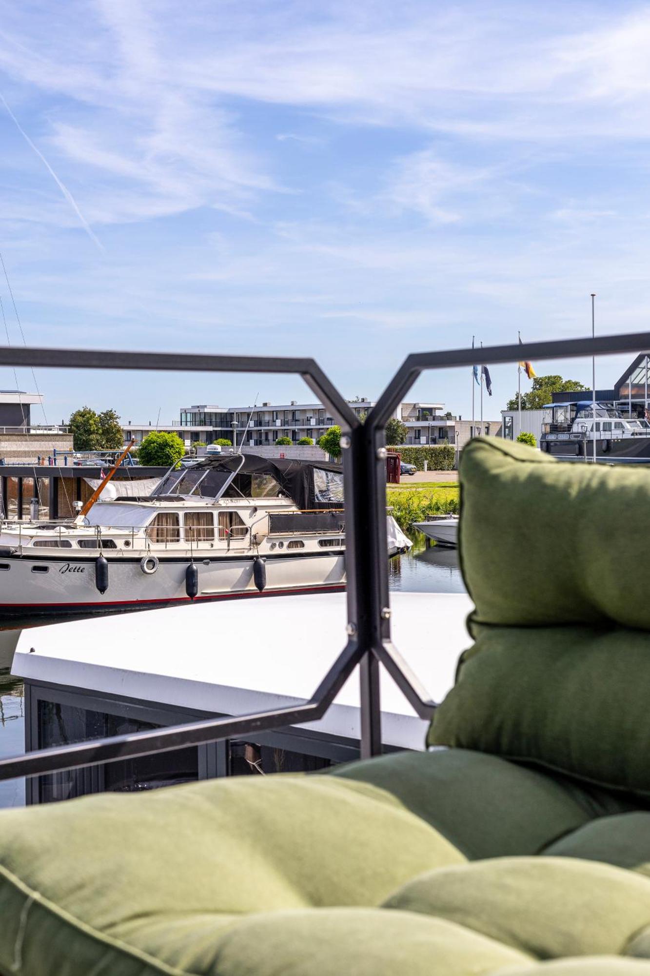 Cosy Tiny Houseboats Near Beach And Restaurants By Weltevreden Experience Зеволде Экстерьер фото